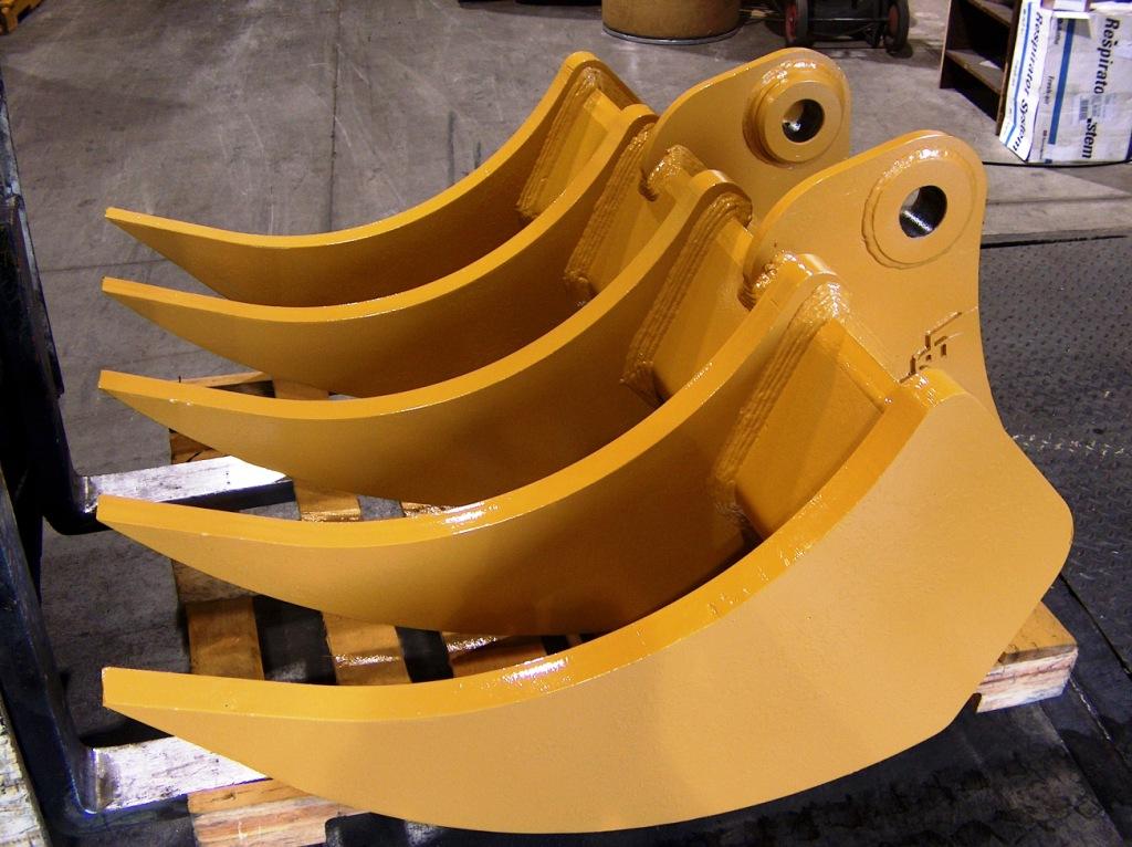 Fang rake for backhoes and excavators