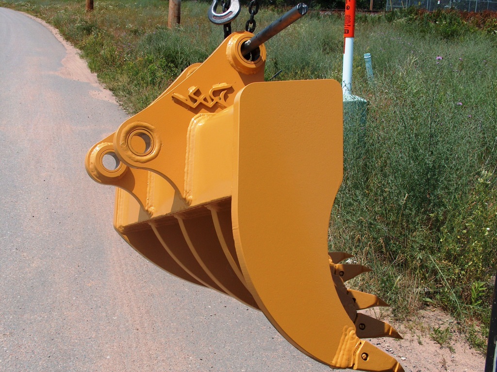Fang rake for backhoes and excavators