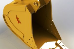 Staggered edge excavator bucket